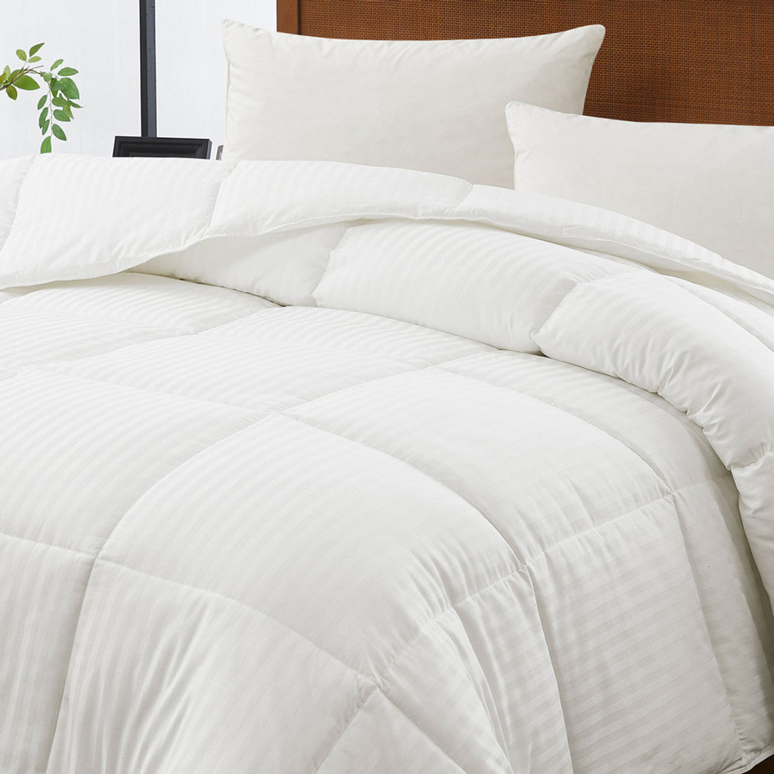 Eddie Bauer® Lightweight Down Alternative PrimaLoft® Comforter