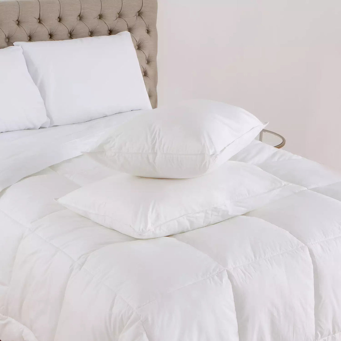 EnviroLoft® Down Alternative Medium Hotel Pillow for Back & Side Sleepers (Hypoallergenic) - beddingbag.com