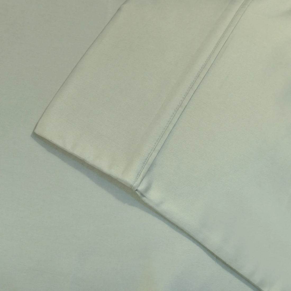 100% Egyptian Cotton 700 Thread Count Solid Pillowcase Set