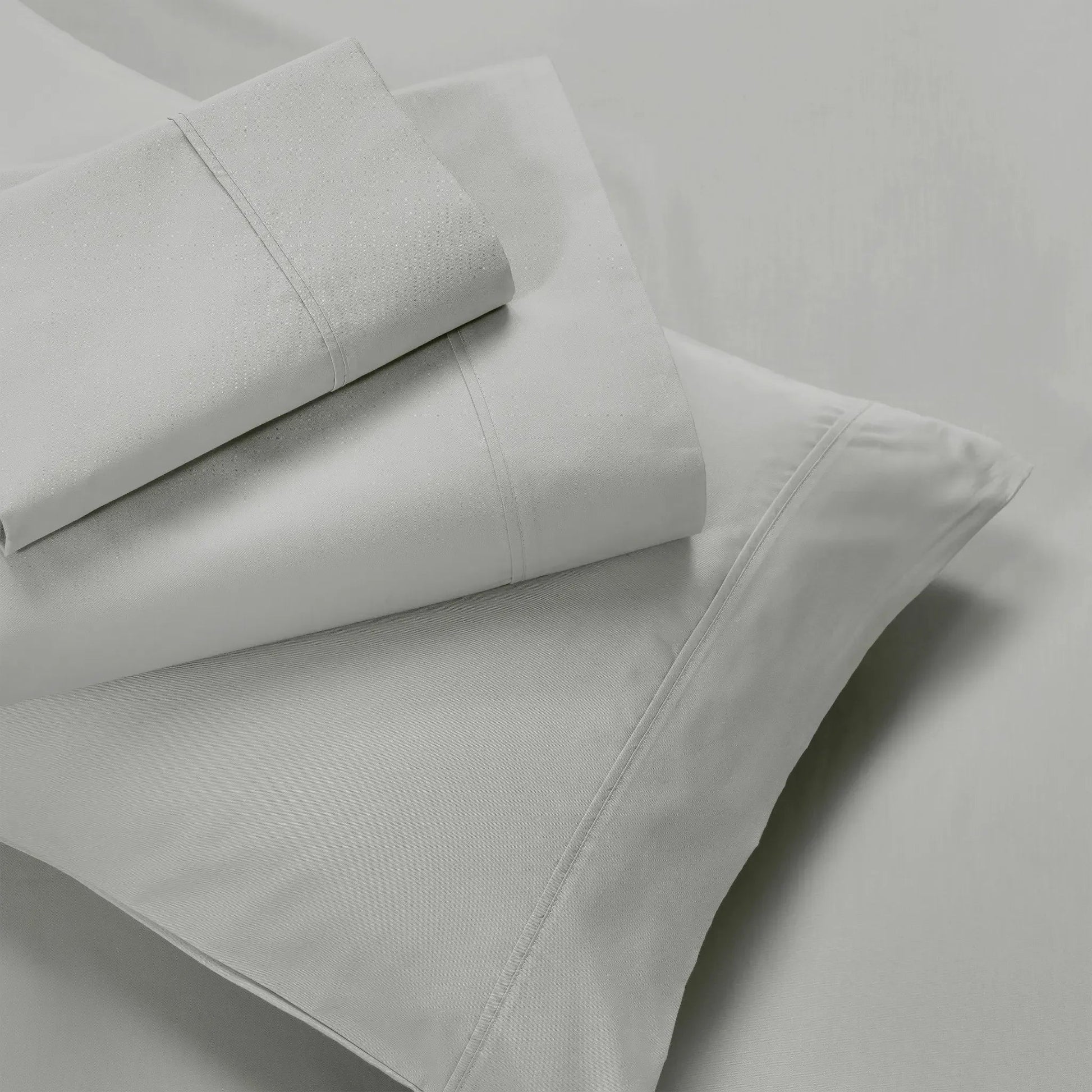 Bedding that breathes and lasts in platinum color