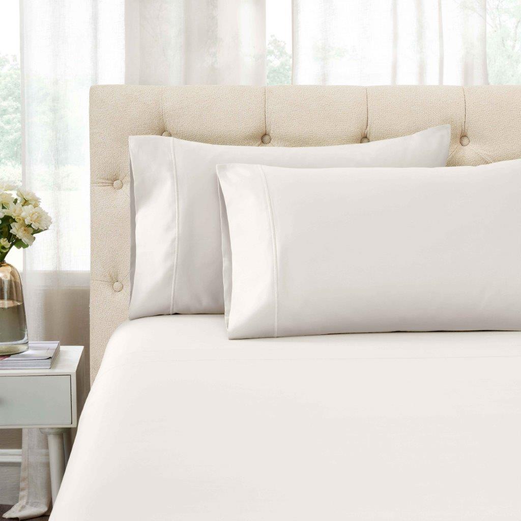 Ivory 1500 Thread Count Egyptian Cotton pillowcases and matching sheet set detail close-up.