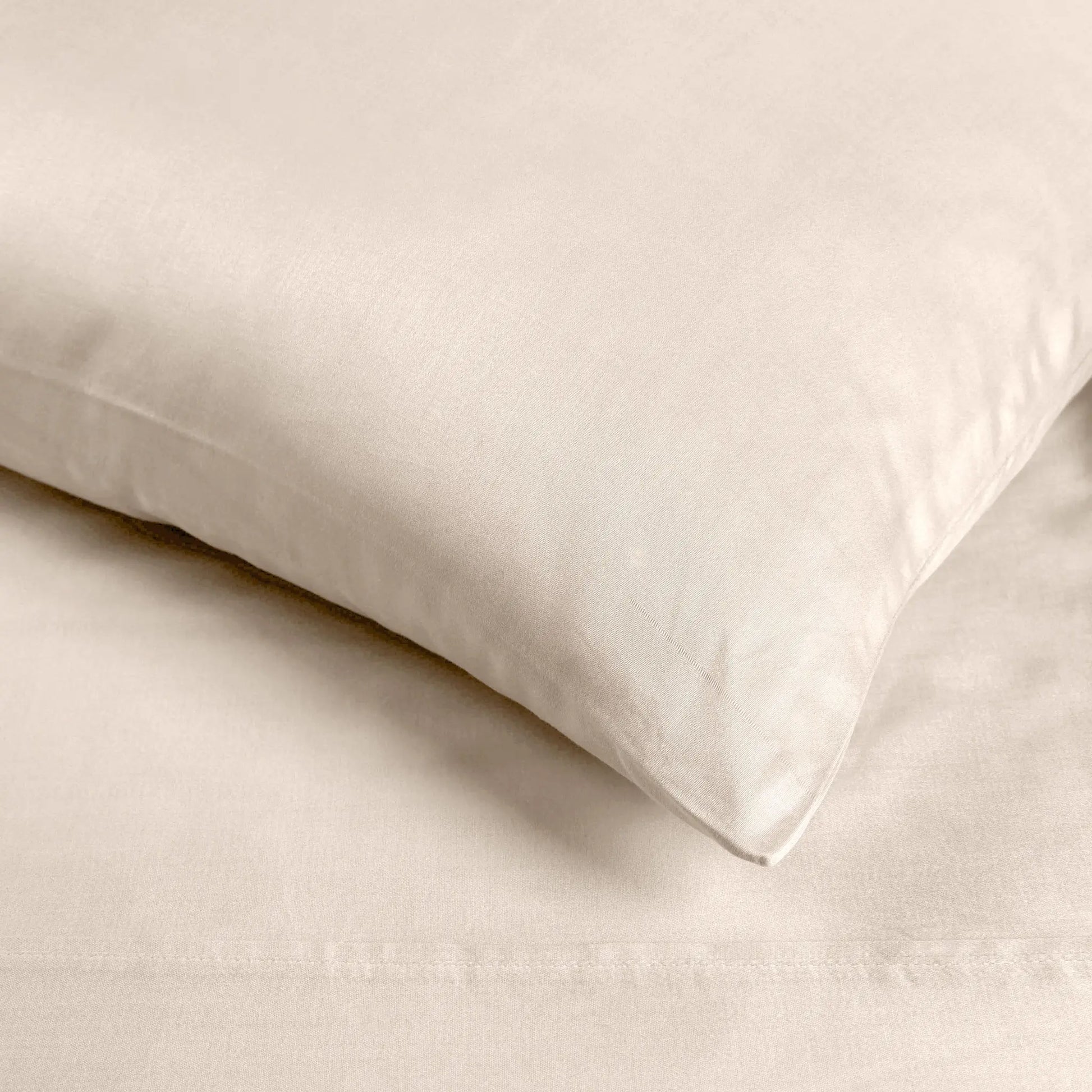 Ivory 700 Thread Count Egyptian Cotton Sateen sheet fabric texture close-up