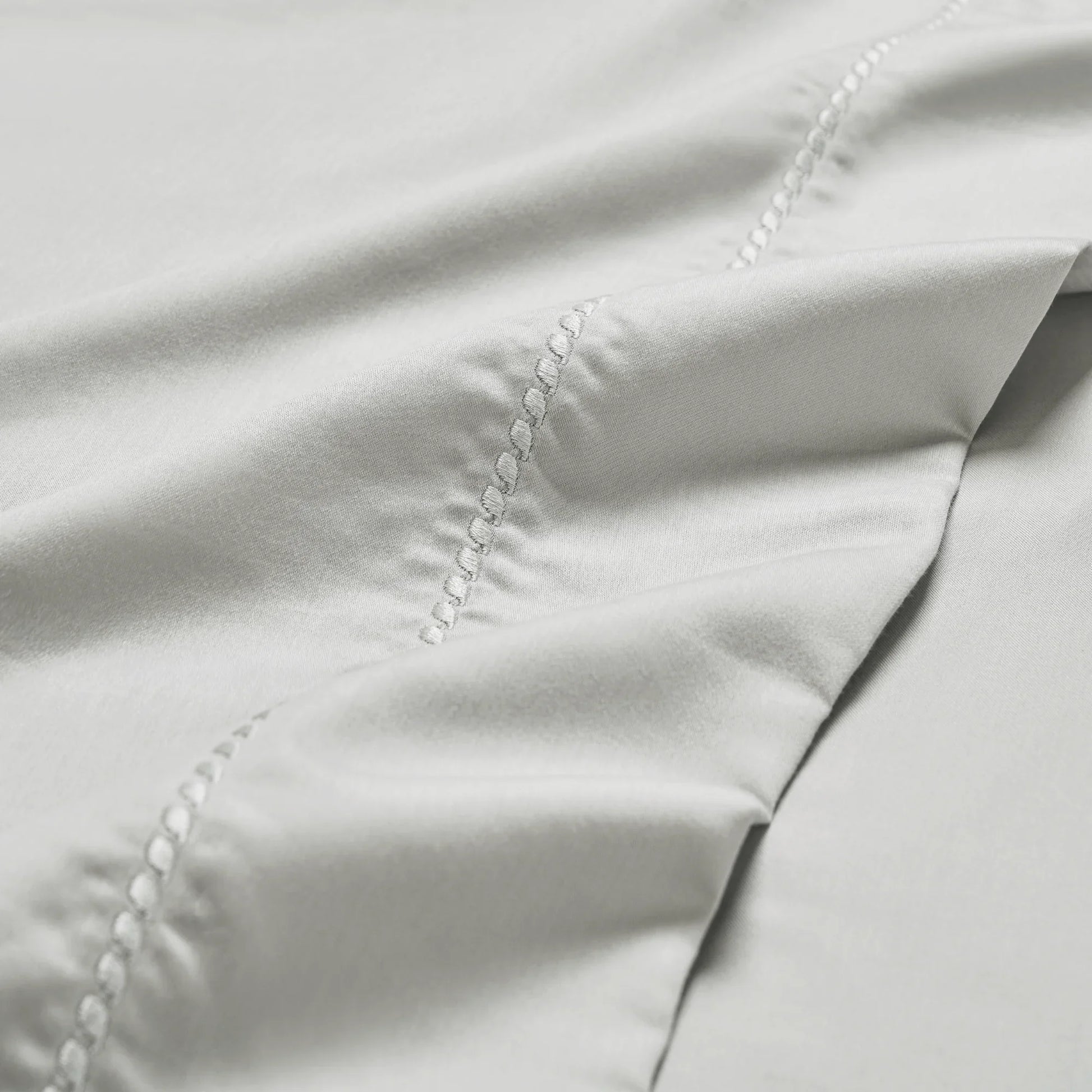 Platinum 600 Thread Count Cotton Blend Bed Sheet Set Imperia embroidery detail close-up texture.