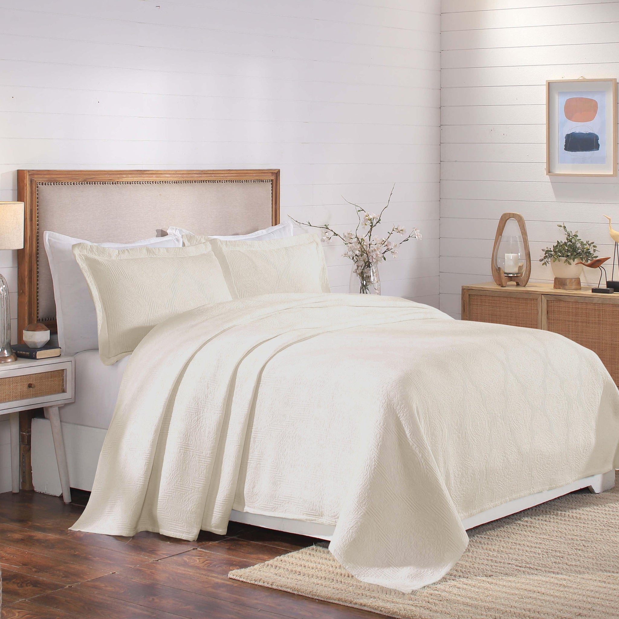 Victory Cotton Matelasse Scrolling Medallion Airy Bedspread Set